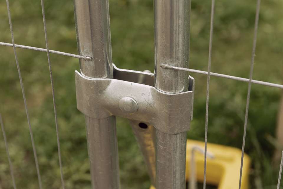 Anti-Climb Temporary Fence Panel - 6'6" Tall x 11'6" Wide: 1000' Package - Image 5